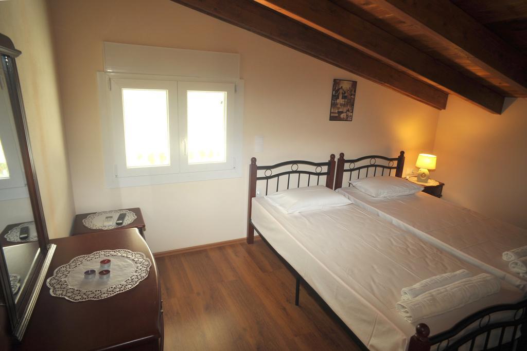 Villa Poulades Gouvia Pokoj fotografie