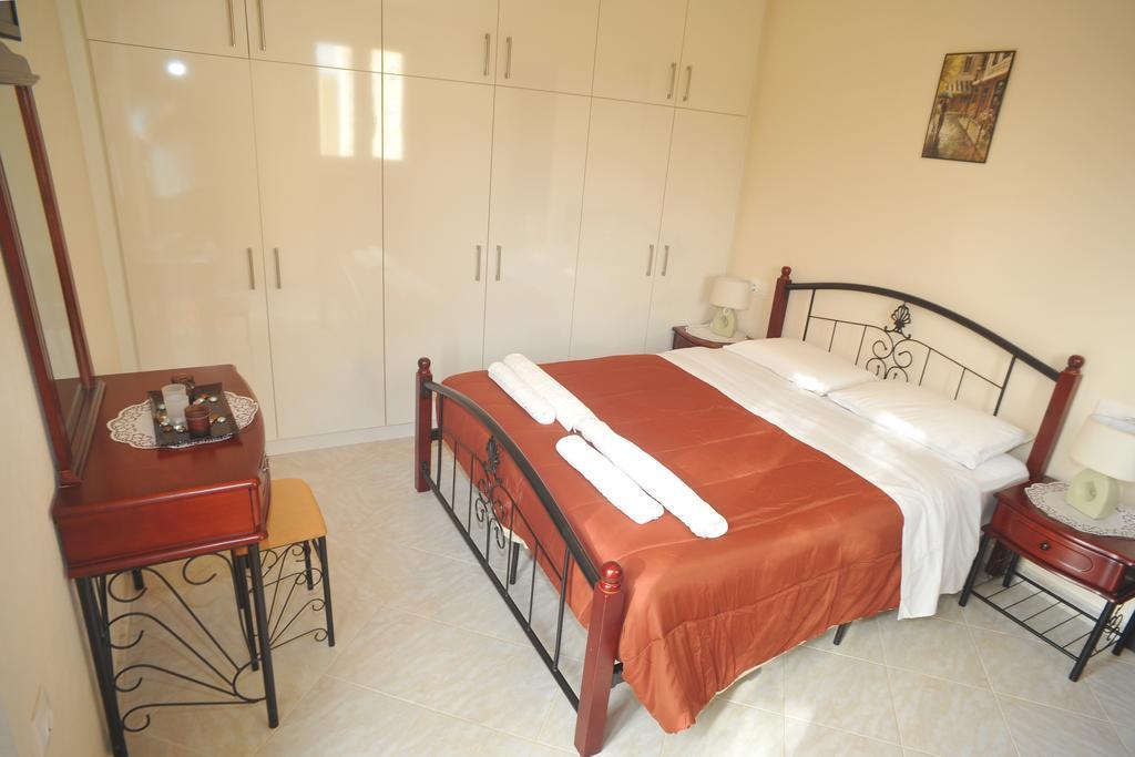 Villa Poulades Gouvia Pokoj fotografie