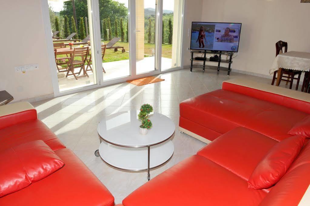 Villa Poulades Gouvia Exteriér fotografie